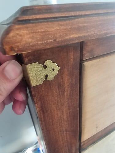 Antique looking Bronze small 2 way corner 26 x 26 x 18mm-Vintique Concepts