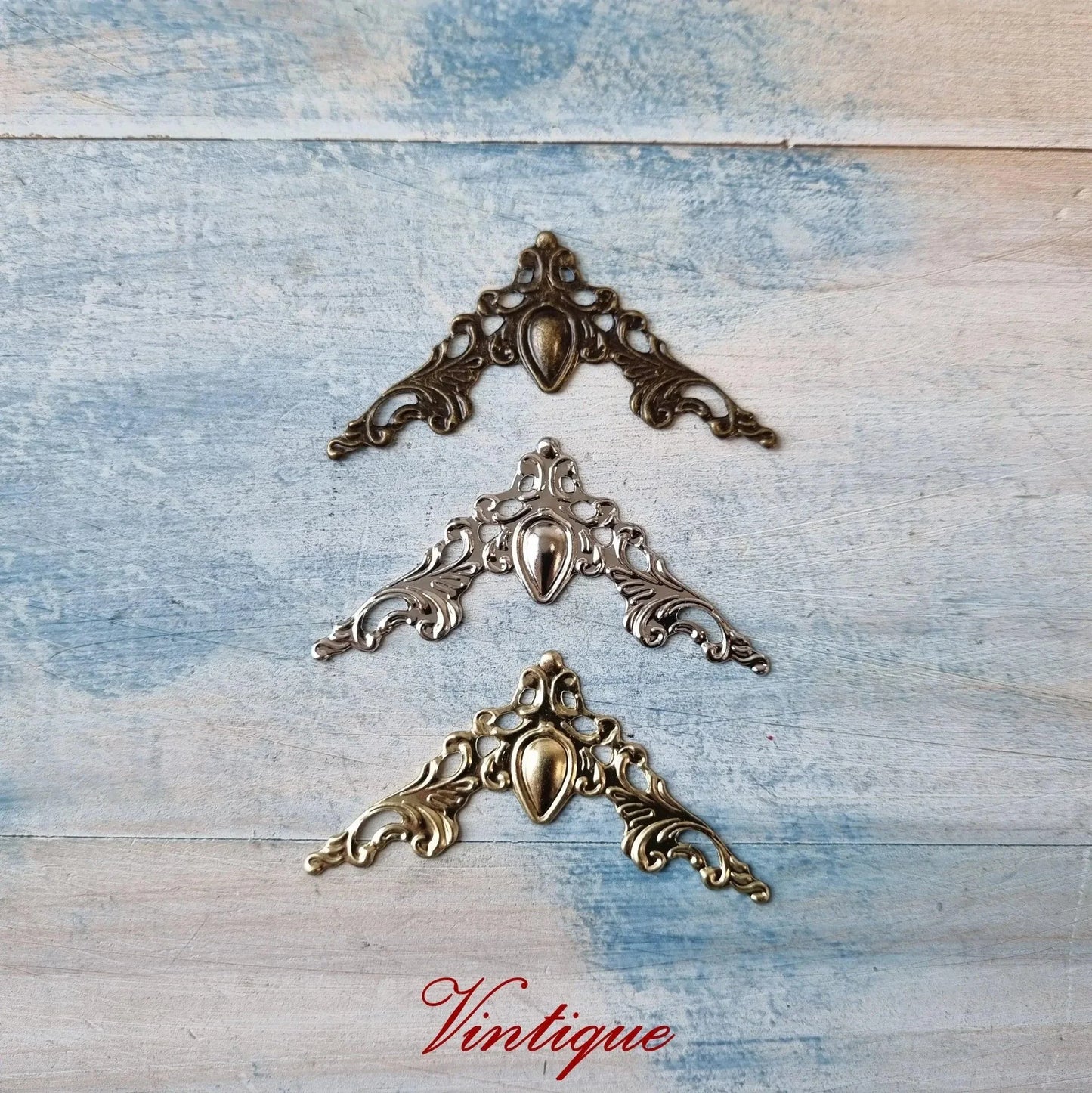 Antique Bronze Corner Bracket 40mm x 40mm Decorative Ornate Design - Vintique Concepts