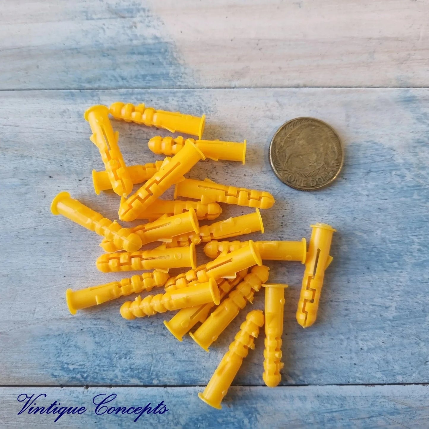 Plastic tappered wall plugs (packet of 20) - Vintique Concepts