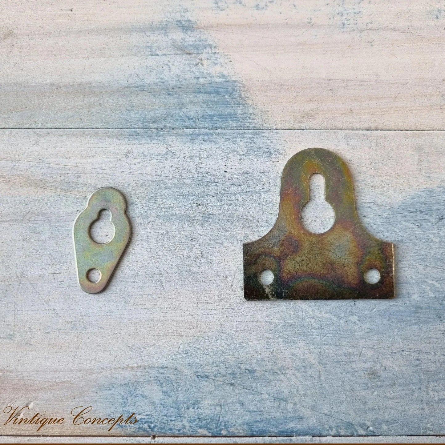 Small Keyhole Plate / Picture / Mirror hanger 33mm x 13mm - Vintique Concepts