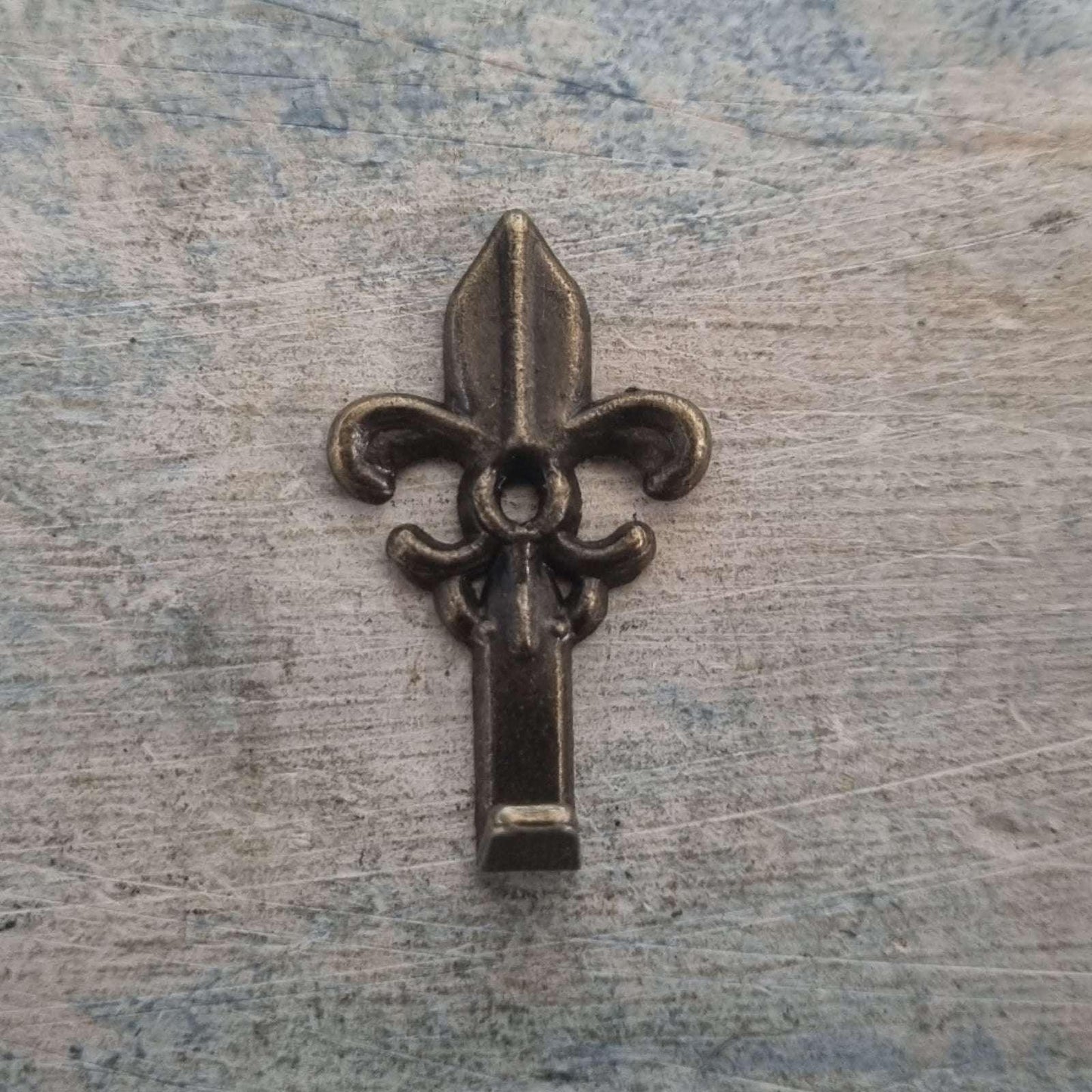 Small Bronze Fleur de Lis Hook 30mmx20mm - Bronze Fleur de Lis Hook (Pkt of 5) - Vintique Concepts