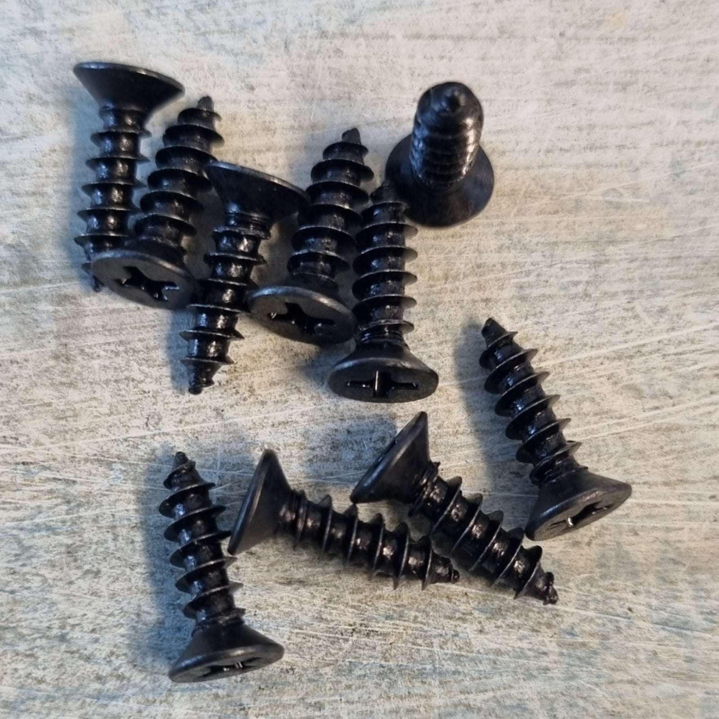 M4 Powdercoated Black phillips wood screws 14mm (packet of 10) - Vintique Concepts