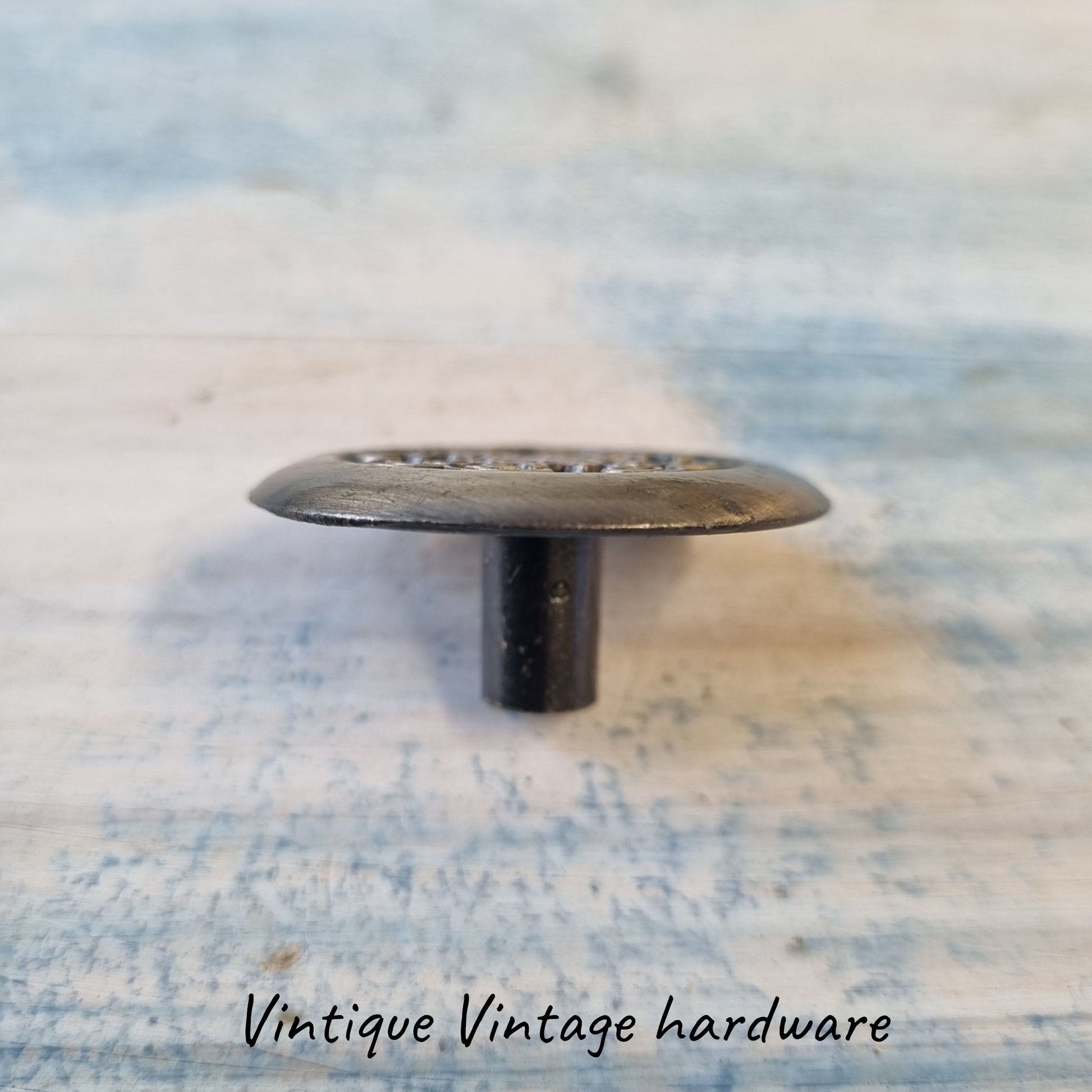 Sylvian Old gold celtic style knobs (set of 7) As new-Vintique Concepts