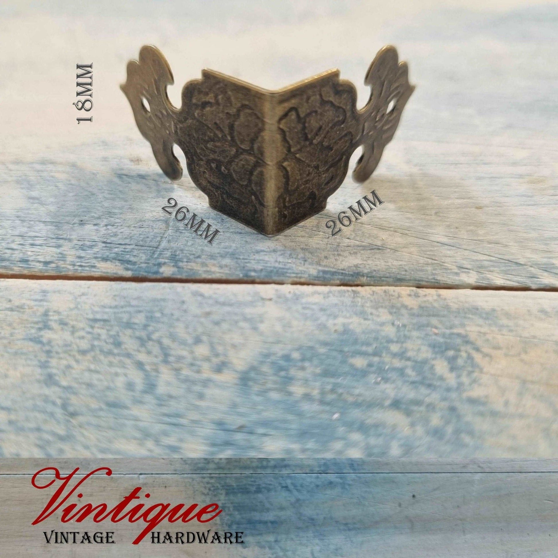 Antique looking Bronze small 2 way corner 26 x 26 x 18mm-Vintique Concepts