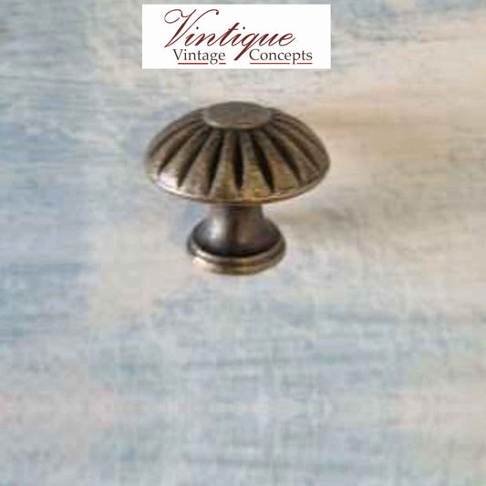 Curved Vintage furniture knob Bronze 25mm