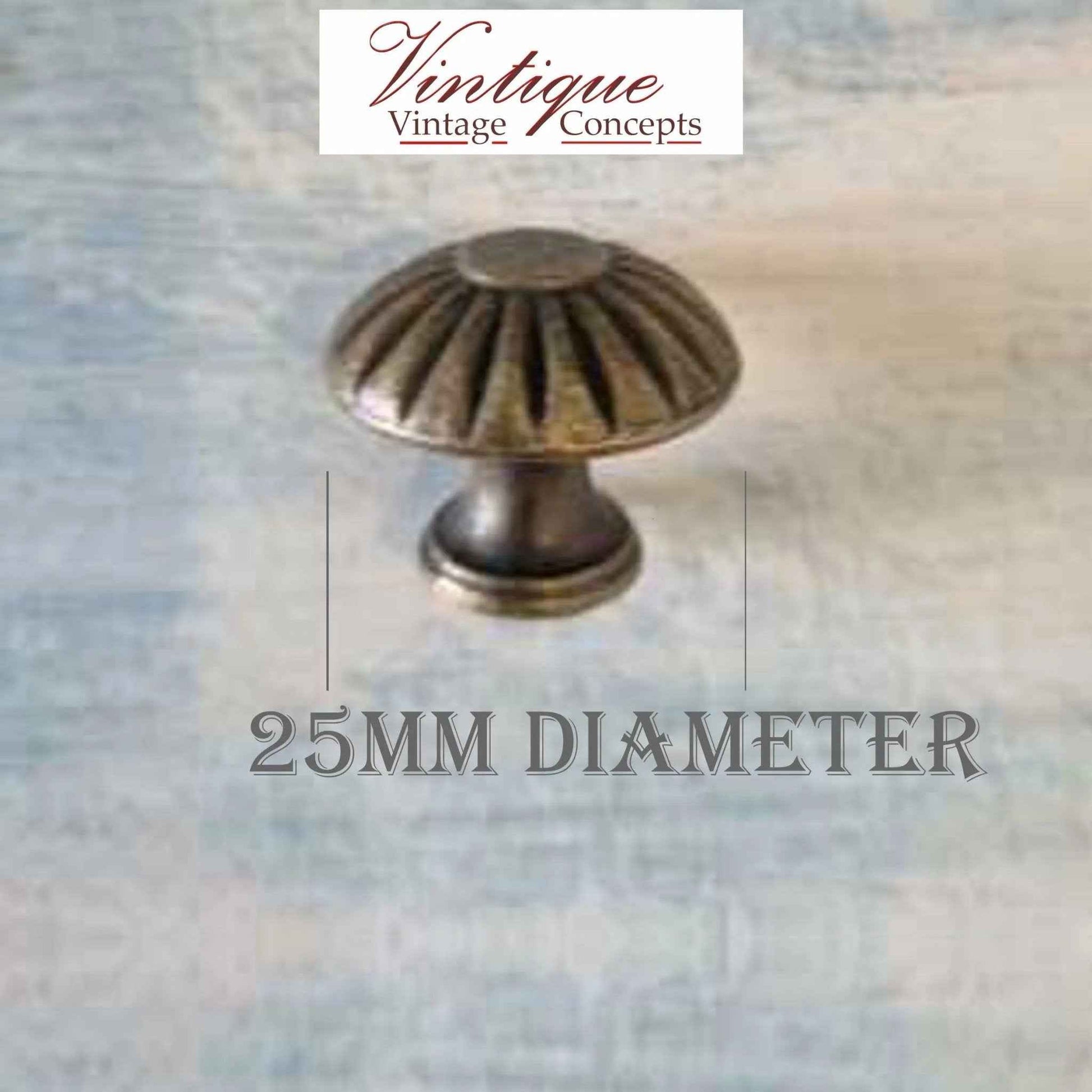 Curved Vintage furniture knob Bronze 25mm