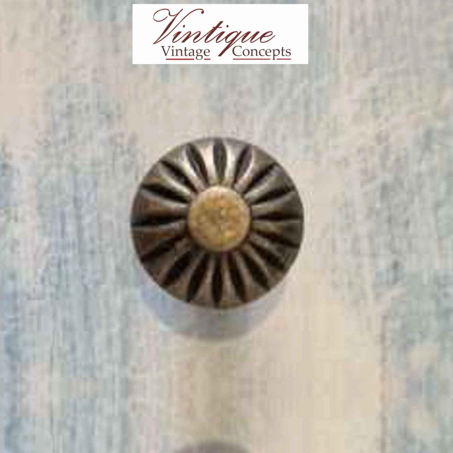 Curved Vintage furniture knob Bronze 25mm