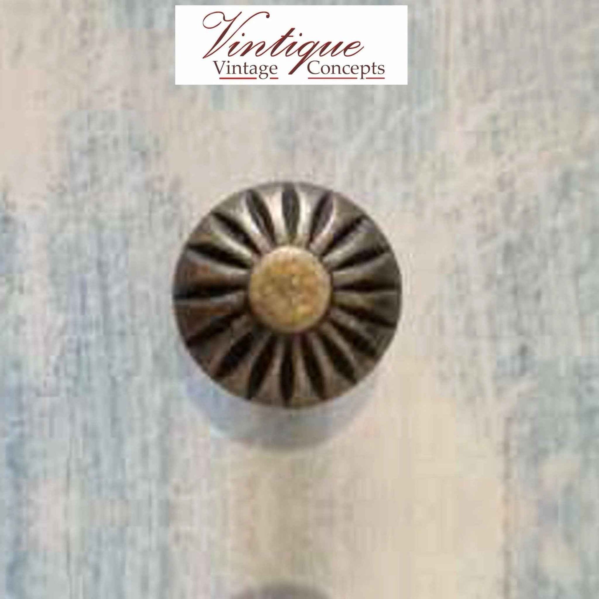 Curved Vintage furniture knob Bronze 25mm