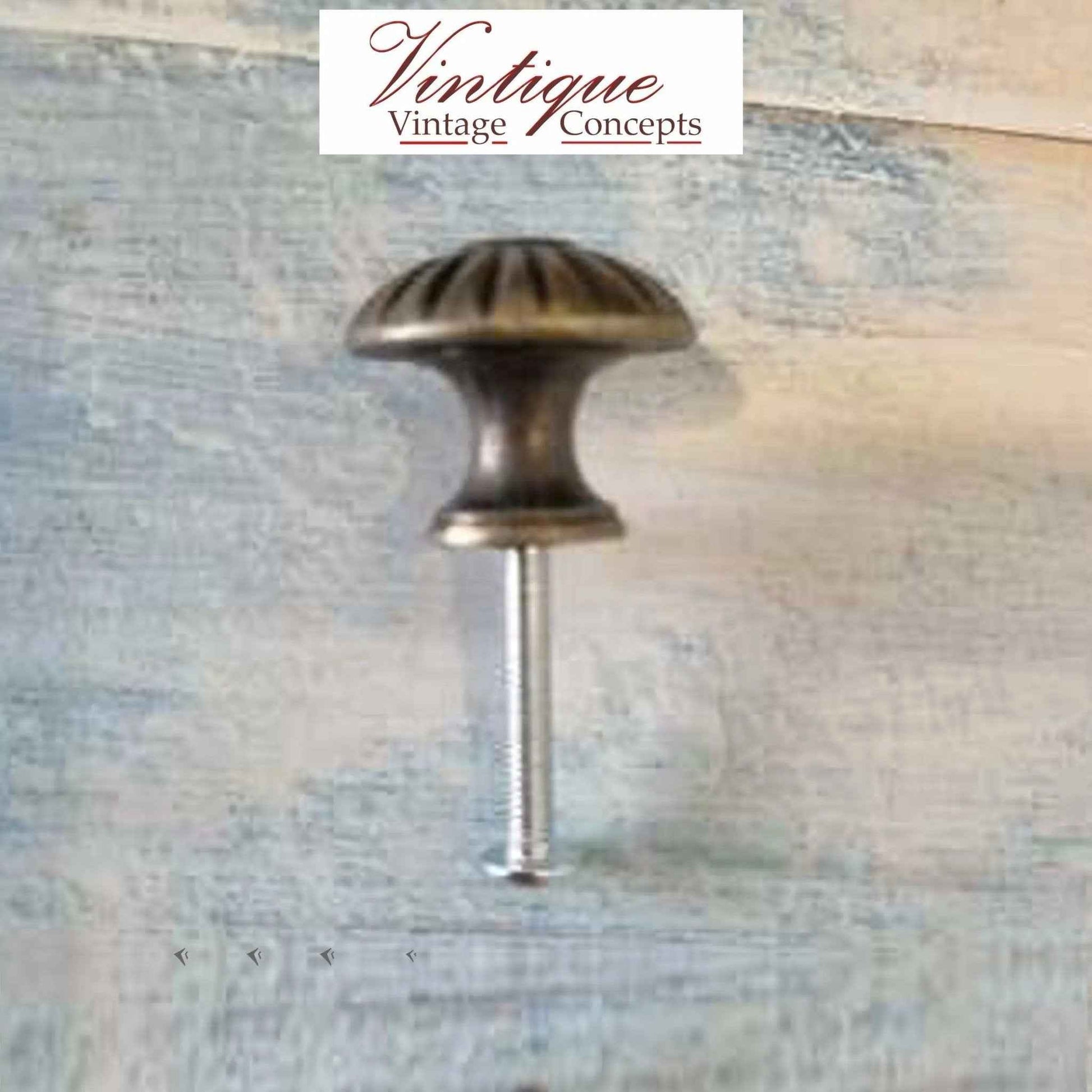 Curved Vintage furniture knob Bronze 25mm