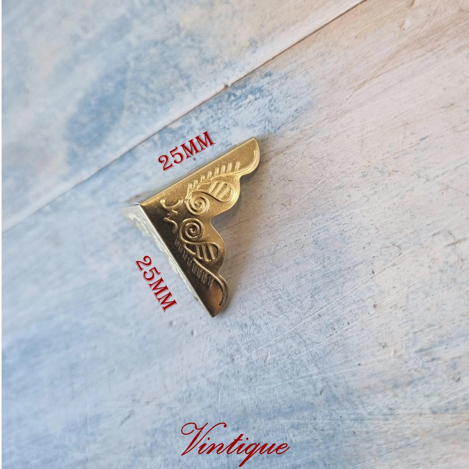 Decorative vintage look Gold 3-way corner 25mm x 25mm x 25mm (each)-Vintique Concepts