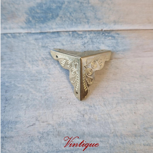 Decorative vintage look Gold 3-way corner 25mm x 25mm x 25mm (each)-Vintique Concepts