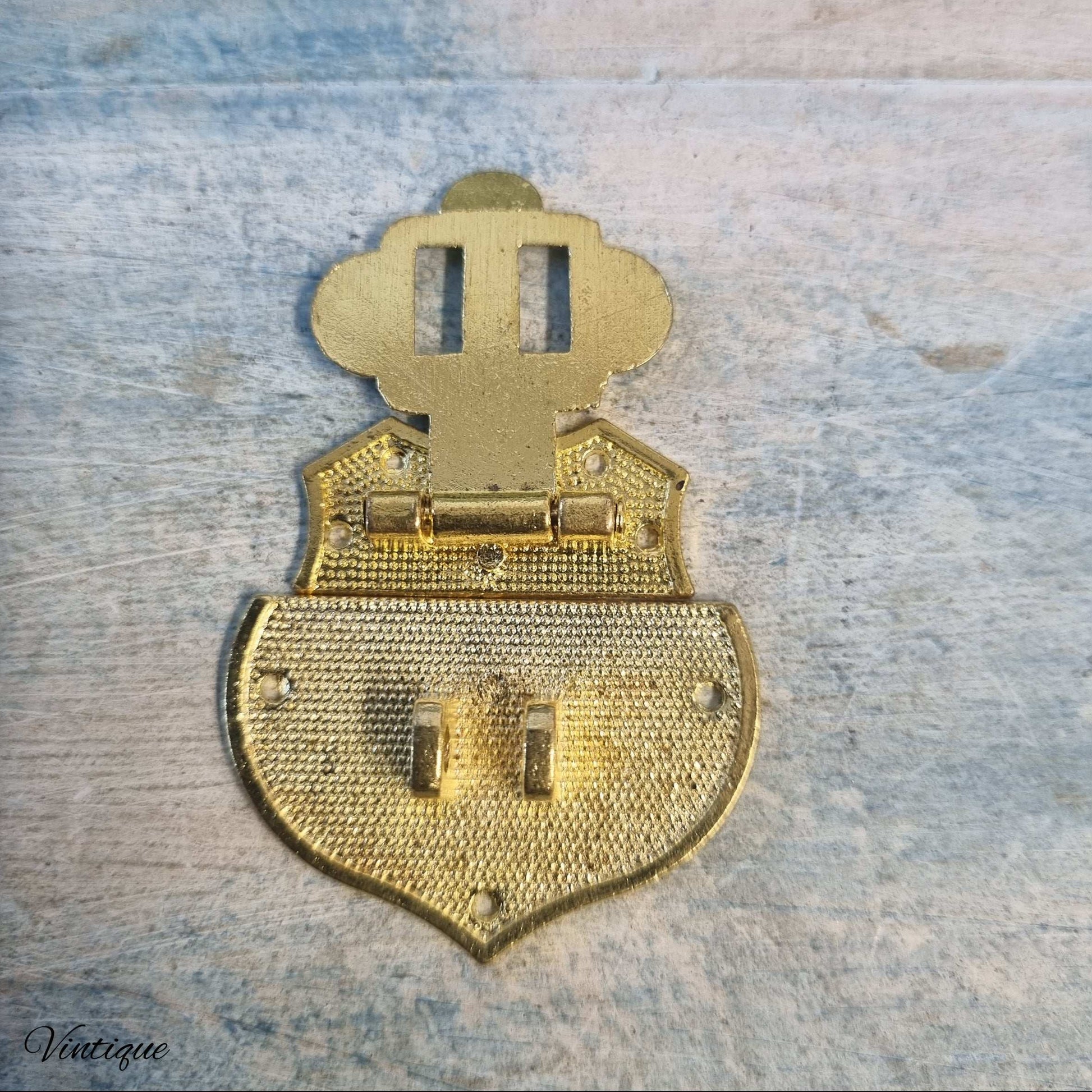 Tudor Shield Gold colour box latch 40mm x 42mm