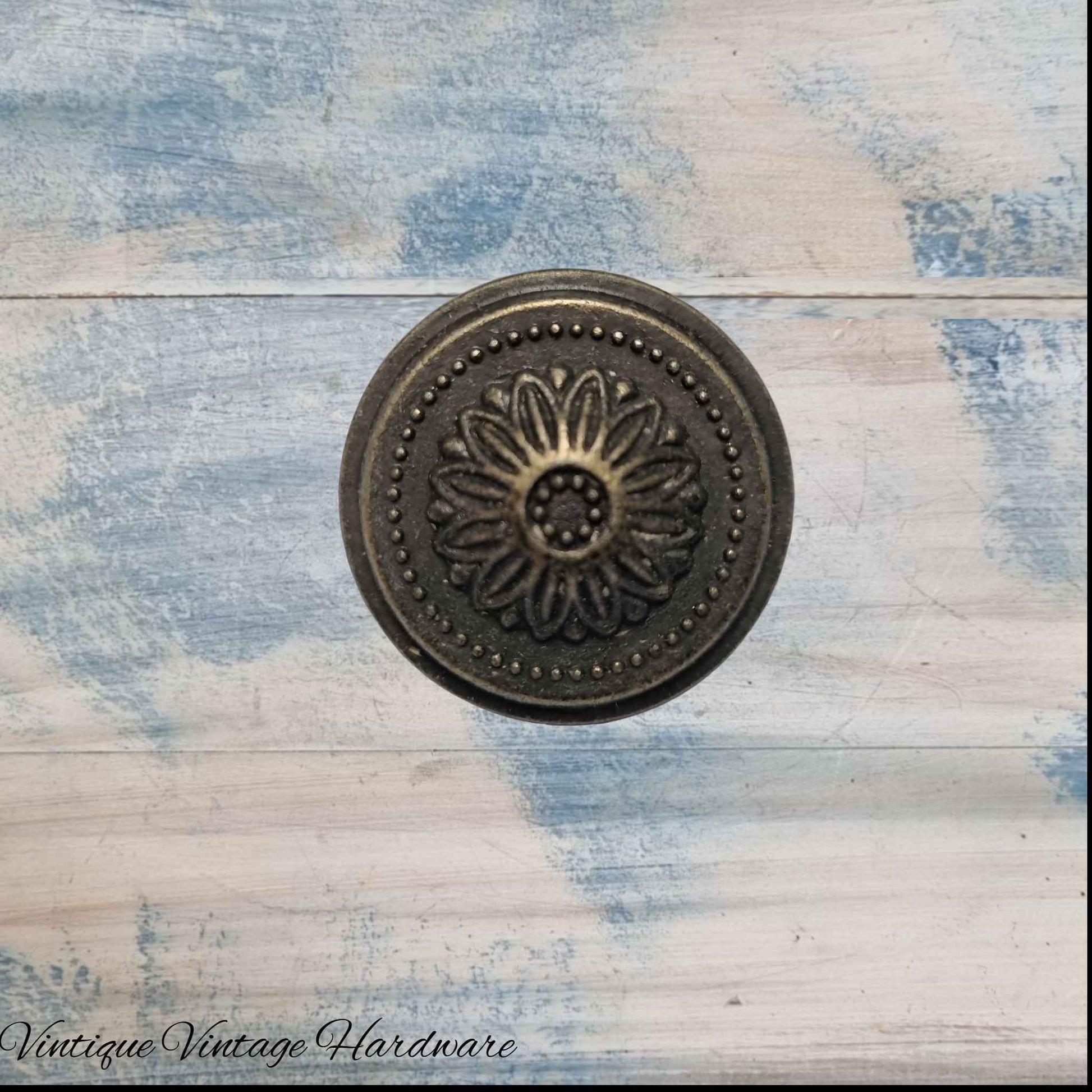 Flower Centre Bronze vintage Drawer Knob 26mm diameter