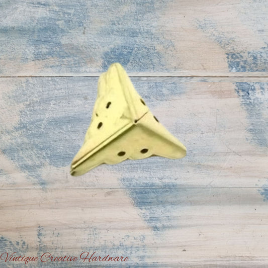 Small Project Vintage 3-Way Gold Corner Brackets 18mm x 18mm x 18mm (Copy)