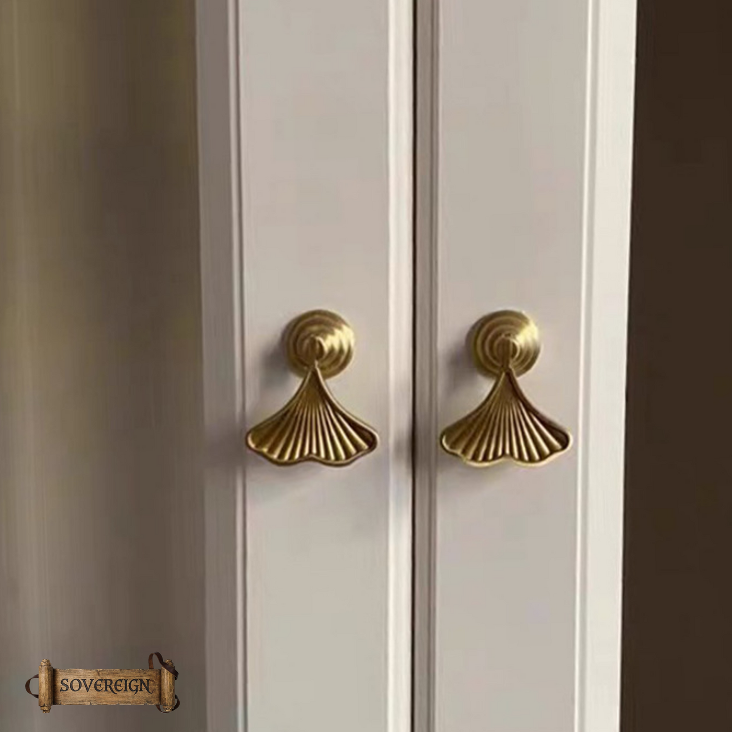 "fiorire" Sovereign Pendant sweep 45mm solid brass cabinet pull (2 finishes)