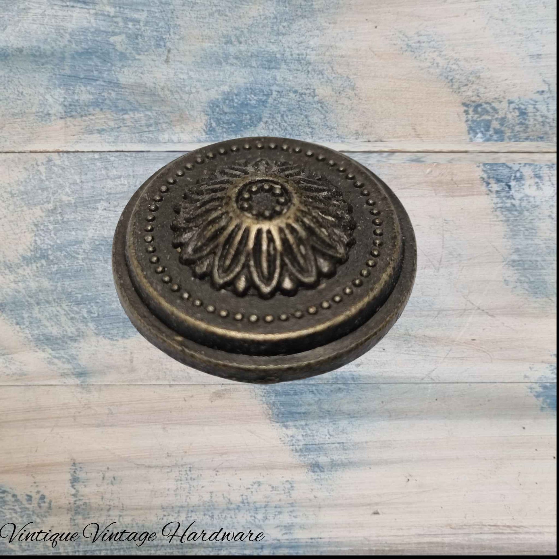 Flower Centre Bronze vintage Drawer Knob 26mm diameter