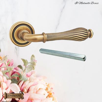 il mulinello Sovereign Antique Brass door handle lever