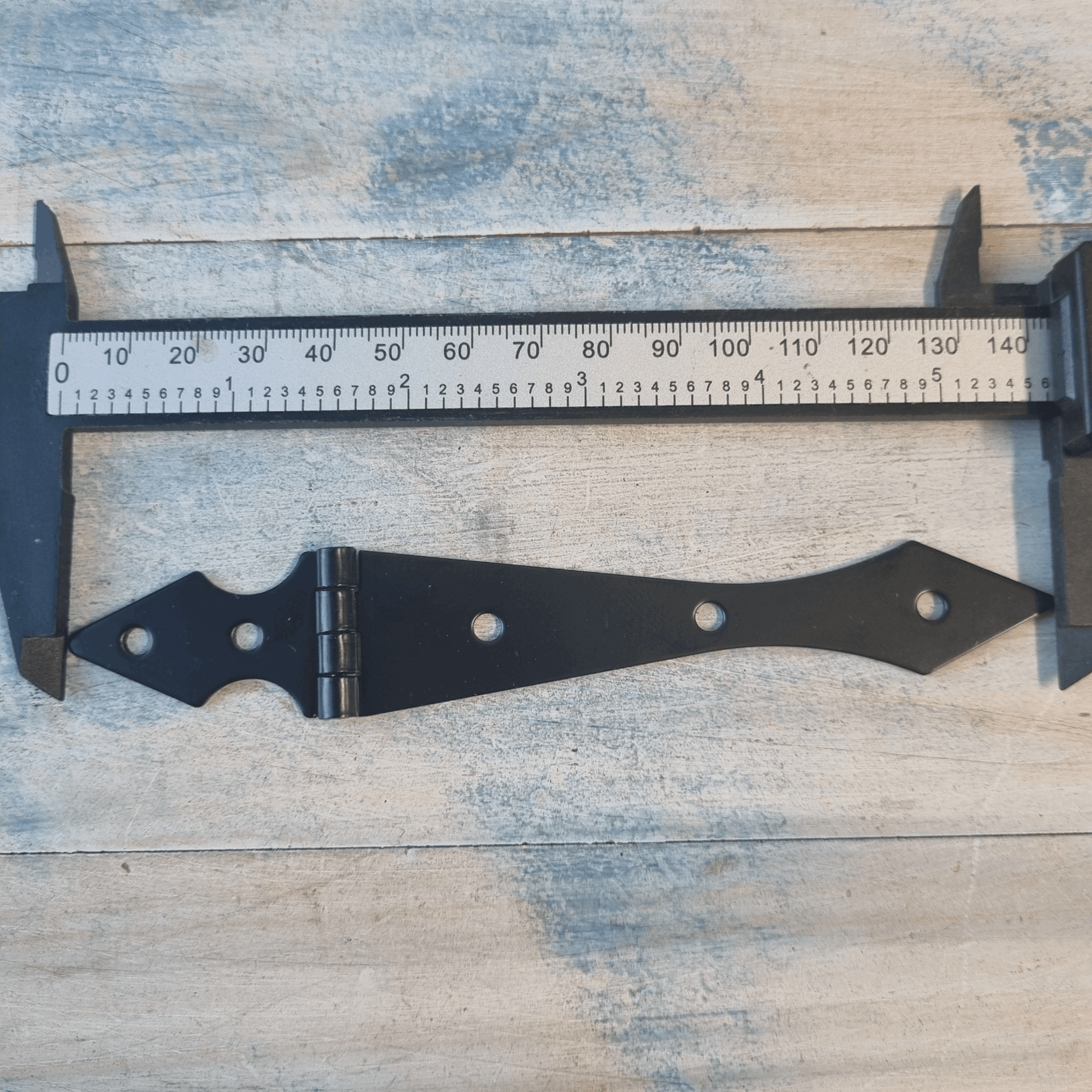 Black rustic arrowhead Strap Hinge - 147mm x 25mm